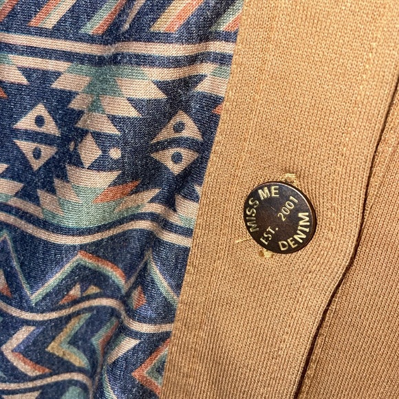 Miss Me Shacket Southwest Print button down top - Picture 5 of 11
